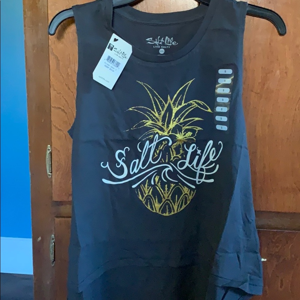 Woman’s Salt Life pineapple tank Top size small